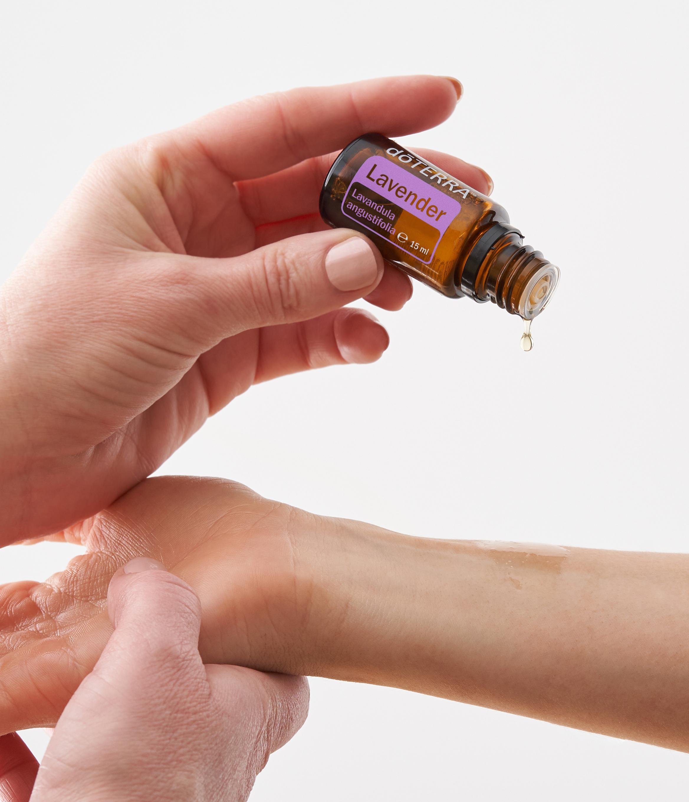 Kropla olejku eterycznego z lawendy dōTERRA